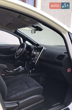 Хетчбек Nissan Leaf 2017 в 