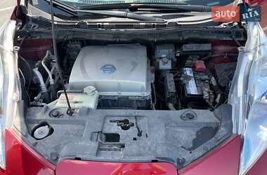 Хэтчбек Nissan Leaf 2014 в 