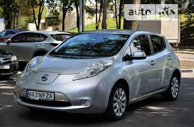 Хэтчбек Nissan Leaf 2015 в 