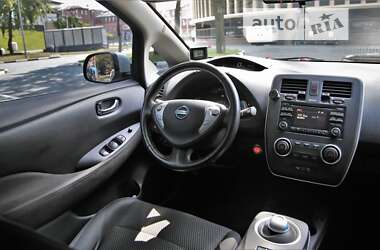 Хэтчбек Nissan Leaf 2015 в 