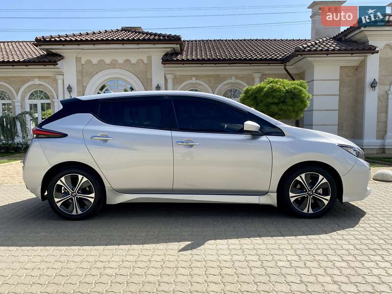 Хэтчбек Nissan Leaf 2019 в Черноморске