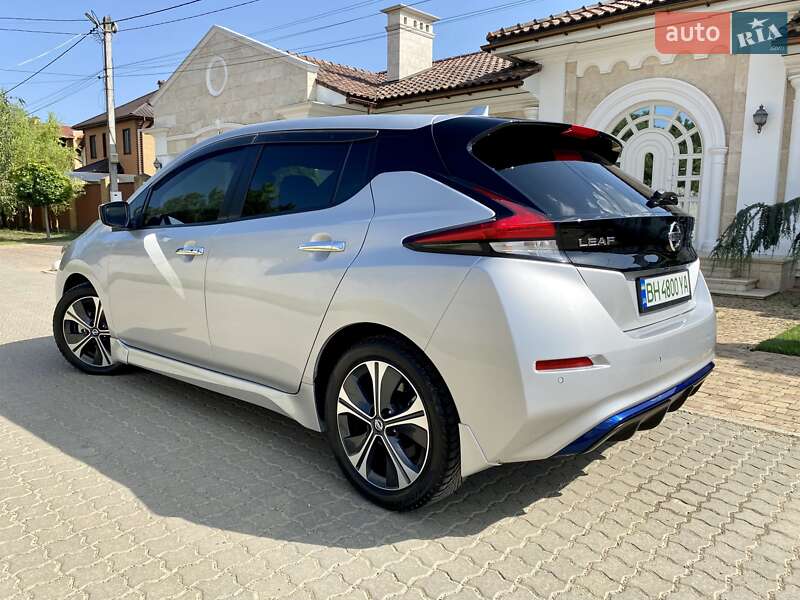Хэтчбек Nissan Leaf 2019 в Черноморске