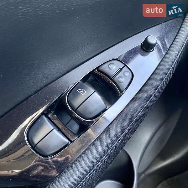 Хэтчбек Nissan Leaf 2019 в Черноморске