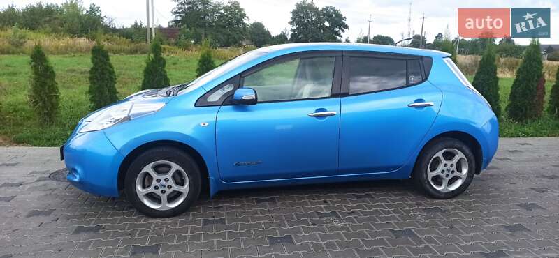 Хэтчбек Nissan Leaf 2011 в Яворове