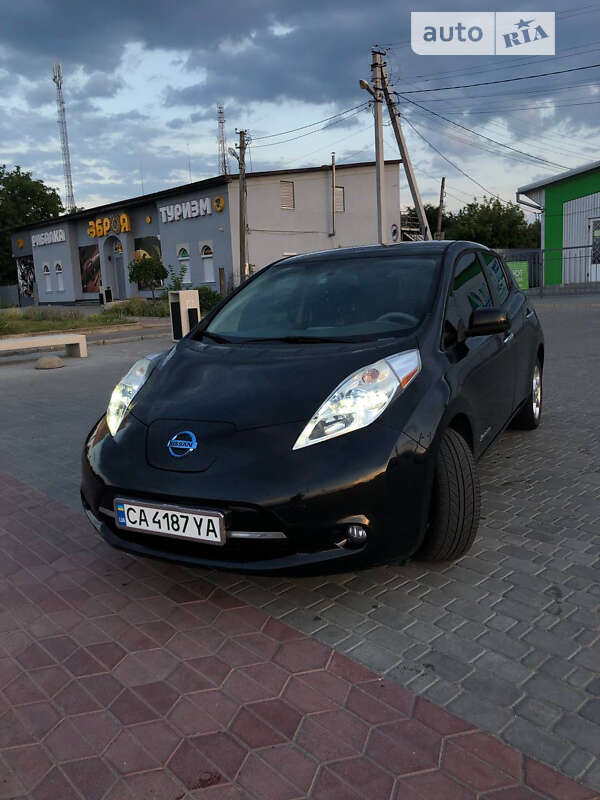 Хетчбек Nissan Leaf 2013 в Умані