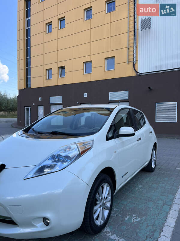 Хэтчбек Nissan Leaf 2012 в Львове