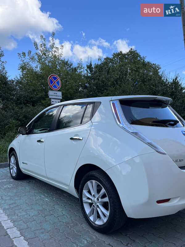 Хэтчбек Nissan Leaf 2012 в Львове
