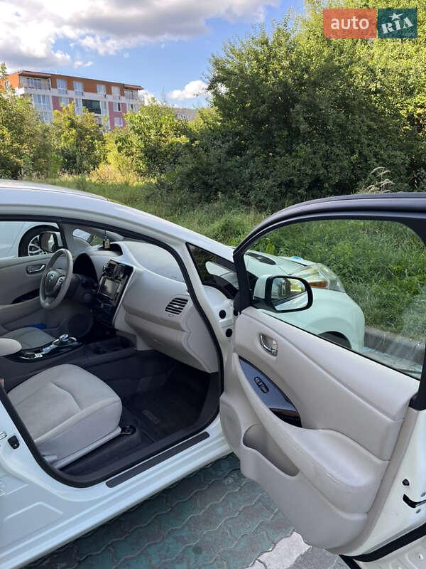 Хэтчбек Nissan Leaf 2012 в Львове