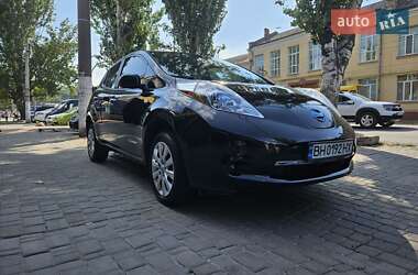 Хэтчбек Nissan Leaf 2014 в 