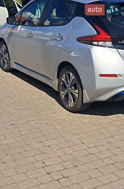 Хэтчбек Nissan Leaf 2020 в 