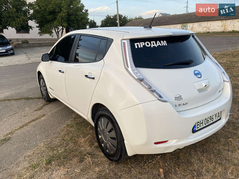 Хэтчбек Nissan Leaf 2015 в Березовке