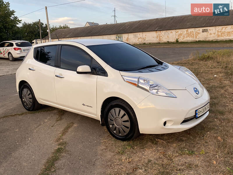 Хэтчбек Nissan Leaf 2015 в Березовке