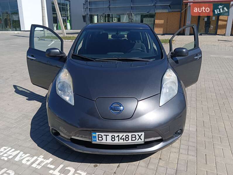 Хетчбек Nissan Leaf 2013 в 
