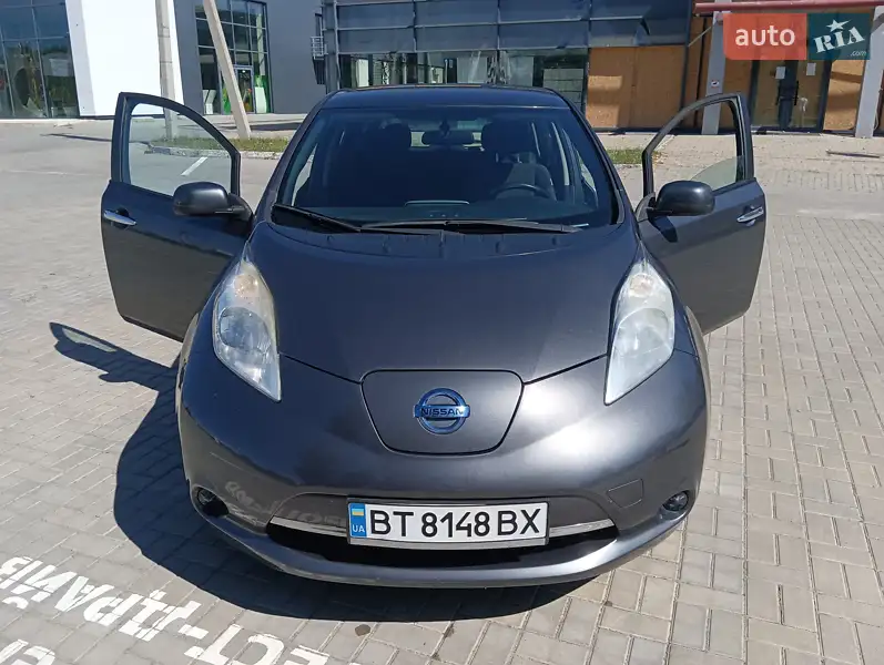 Хетчбек Nissan Leaf 2013 в 