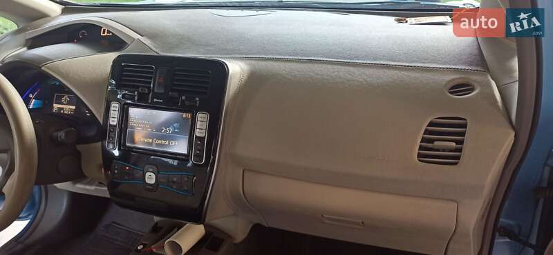Хэтчбек Nissan Leaf 2011 в Яворове