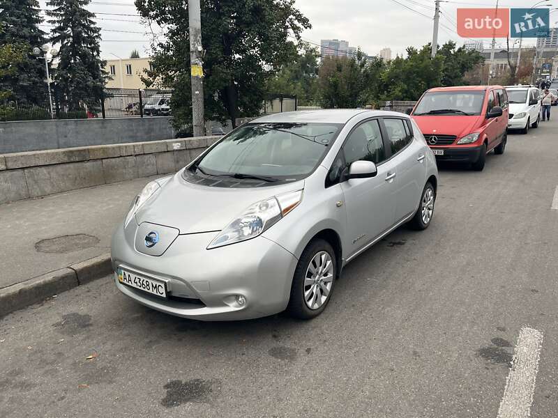Хетчбек Nissan Leaf 2015 в Києві фото 3 Хетчбек Nissan Leaf 2015 в Києві