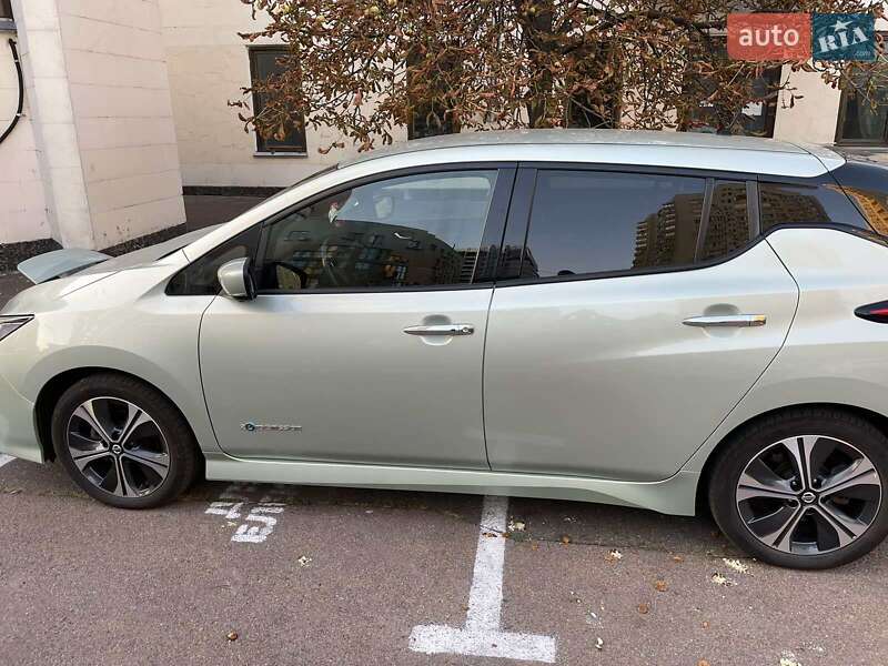 Хэтчбек Nissan Leaf 2018 в Киеве