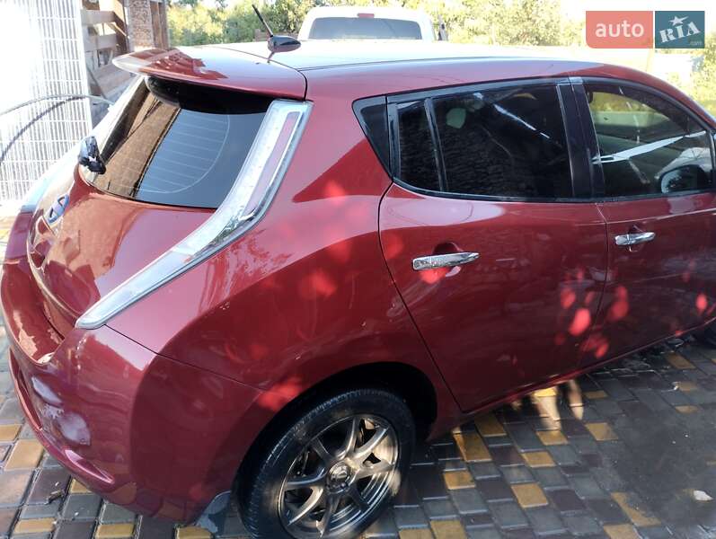 Хетчбек Nissan Leaf 2012 в Миколаєві
