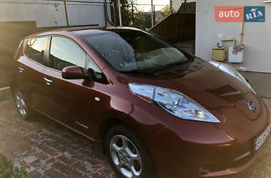 Хэтчбек Nissan Leaf 2012 в 