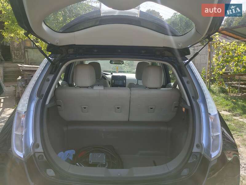 Хэтчбек Nissan Leaf 2011 в Полтаве