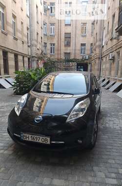 Хэтчбек Nissan Leaf 2014 в 