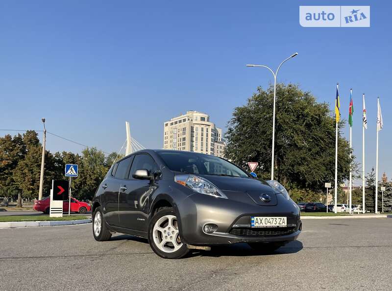Хэтчбек Nissan Leaf 2014 в 