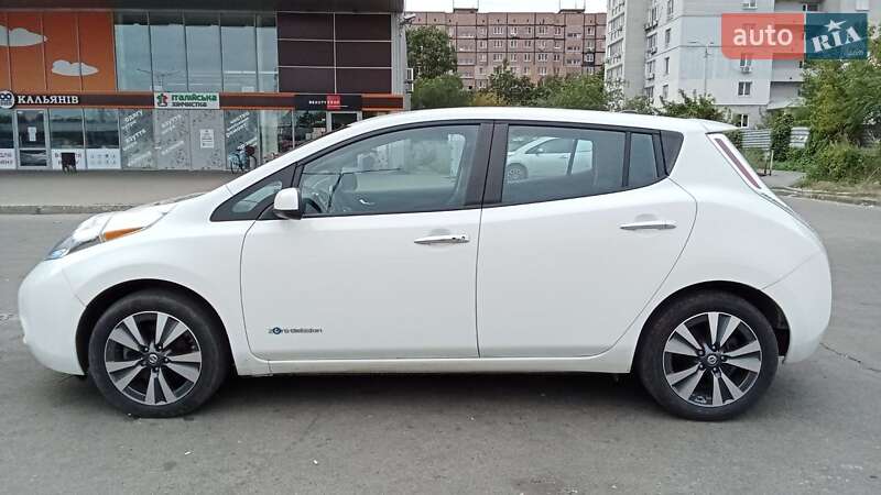 Хетчбек Nissan Leaf 2016 в Дніпрі