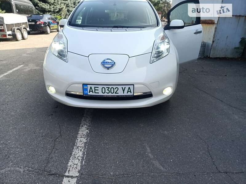 Хэтчбек Nissan Leaf 2013 в Днепре