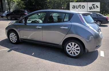 Хэтчбек Nissan Leaf 2015 в 