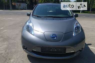 Хэтчбек Nissan Leaf 2015 в 
