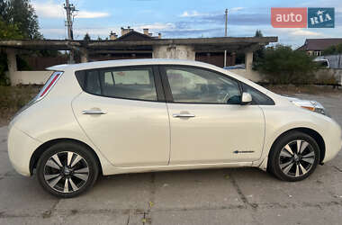 Хэтчбек Nissan Leaf 2013 в 