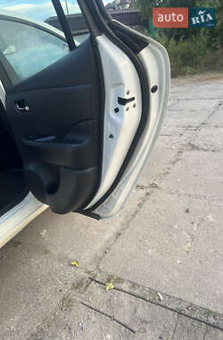 Хэтчбек Nissan Leaf 2013 в 