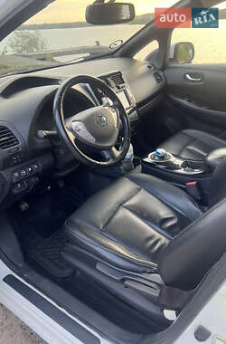 Хэтчбек Nissan Leaf 2013 в 