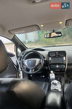 Хэтчбек Nissan Leaf 2013 в 