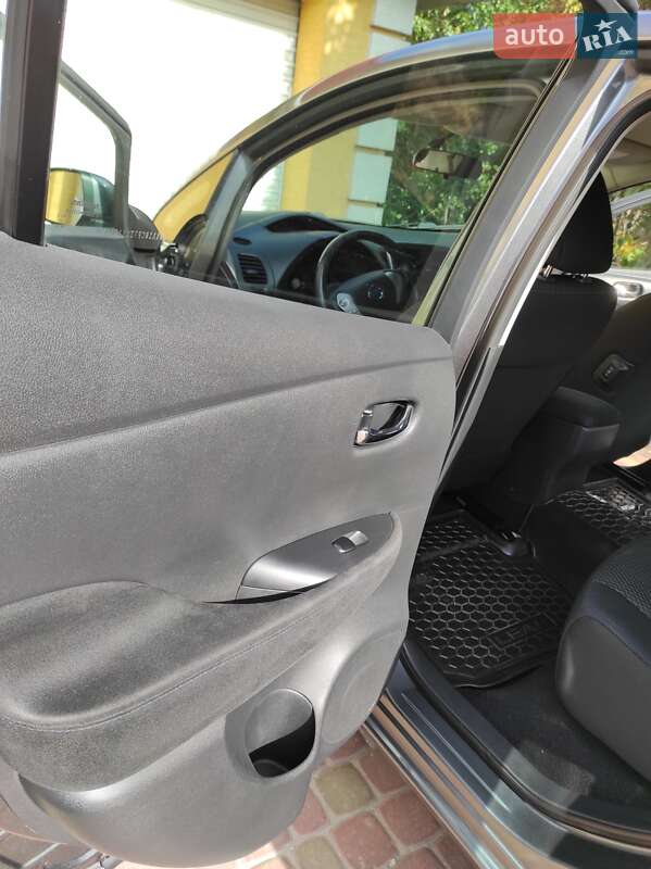 Хэтчбек Nissan Leaf 2014 в Тернополе