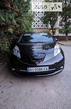 Хэтчбек Nissan Leaf 2013 в 