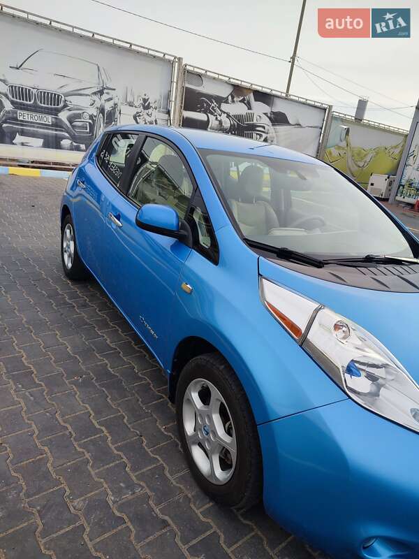 Хэтчбек Nissan Leaf 2012 в Одессе