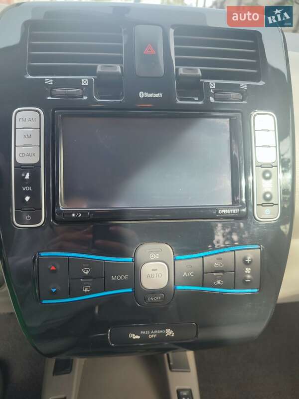 Хэтчбек Nissan Leaf 2012 в Одессе