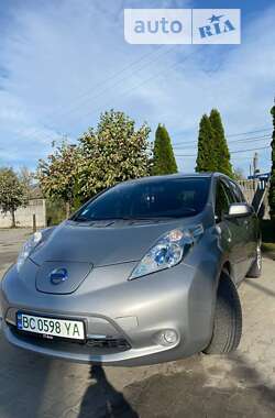 Хэтчбек Nissan Leaf 2014 в Городке