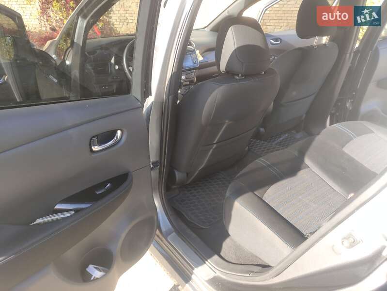 Хэтчбек Nissan Leaf 2018 в Киеве