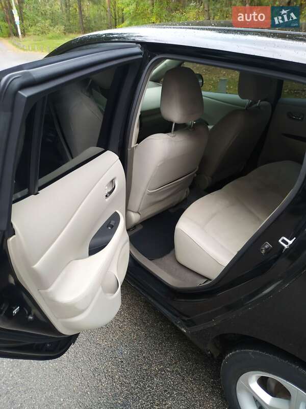Хэтчбек Nissan Leaf 2011 в Новомосковске