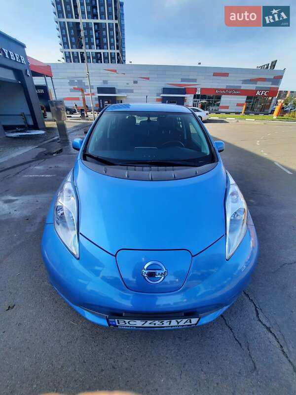 Хэтчбек Nissan Leaf 2014 в Львове