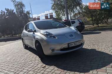 Хэтчбек Nissan Leaf 2013 в 