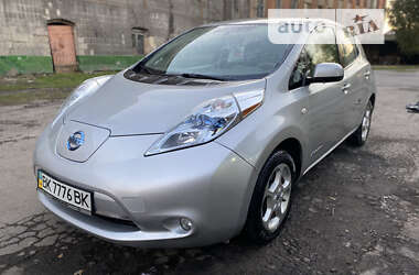 Хетчбек Nissan Leaf 2011 в Кореці