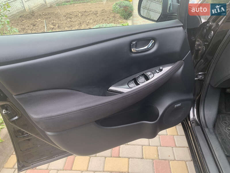 Хэтчбек Nissan Leaf 2014 в Ровно
