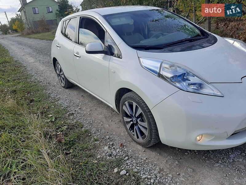 Хетчбек Nissan Leaf 2011 в Кам'янець-Подільському