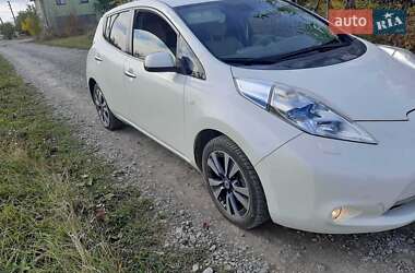 Хэтчбек Nissan Leaf 2011 в 