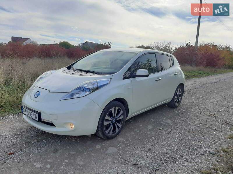Хетчбек Nissan Leaf 2011 в Кам'янець-Подільському