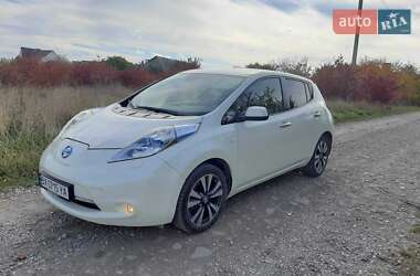 Хэтчбек Nissan Leaf 2011 в 