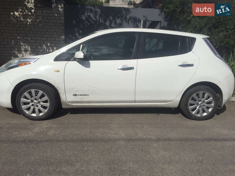 Хетчбек Nissan Leaf 2014 в Дніпрі